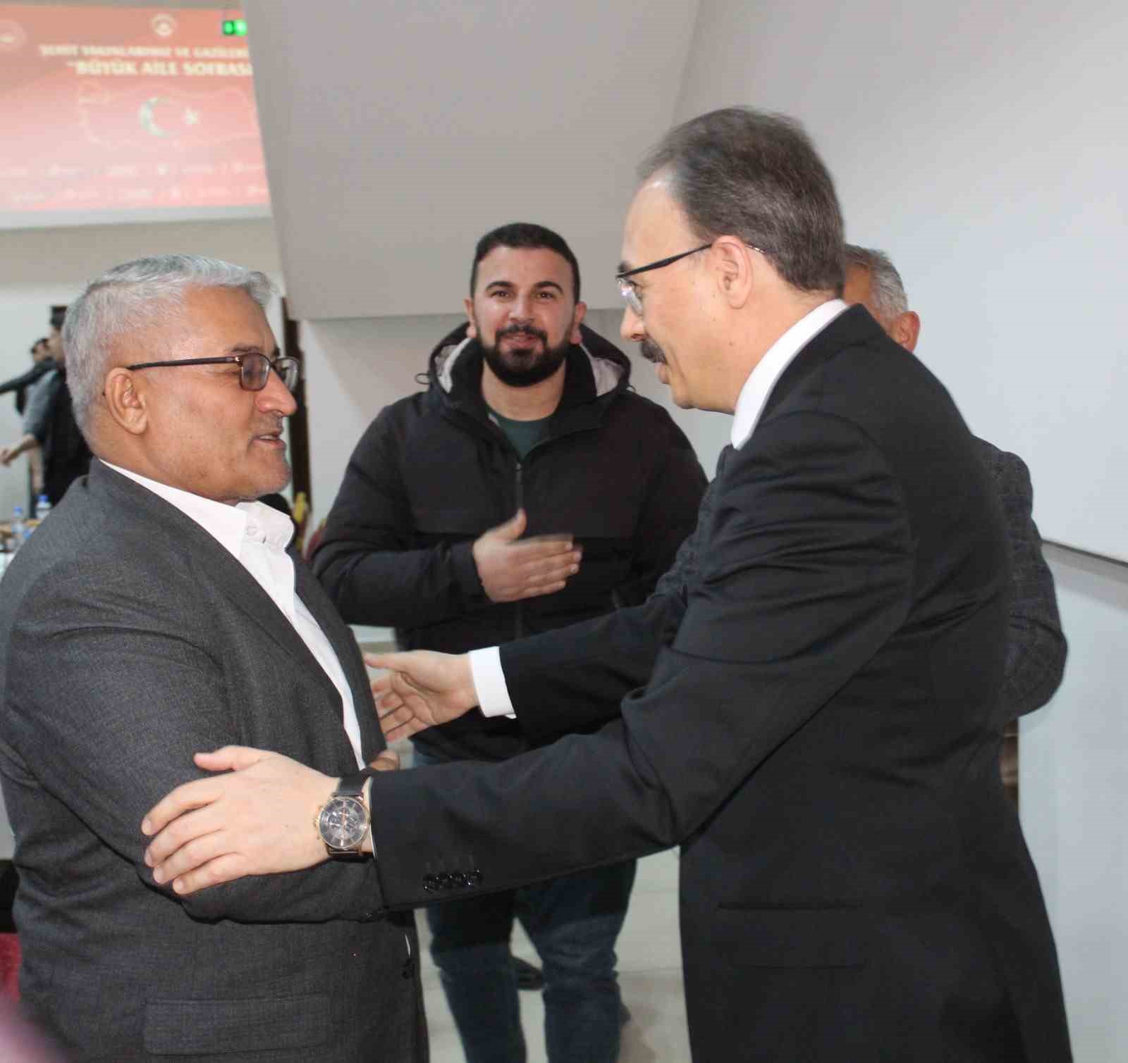 Siirt’te şehit ve gazi aileleri onuruna iftar yemeği verildi
