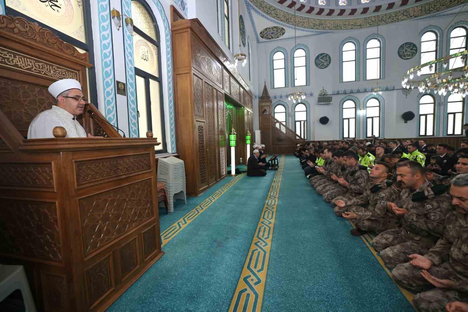 Siirt’te şehitler için mevlit okundu
