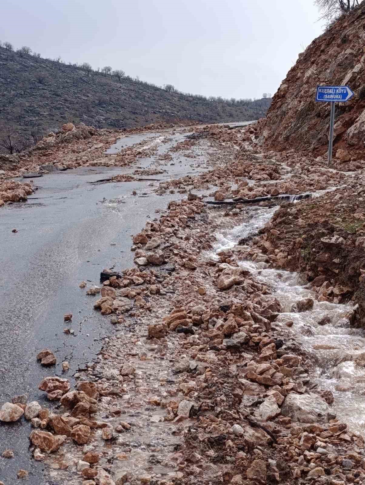 Siirt’te şiddetli yağış hayatı olumsuz etkiledi
