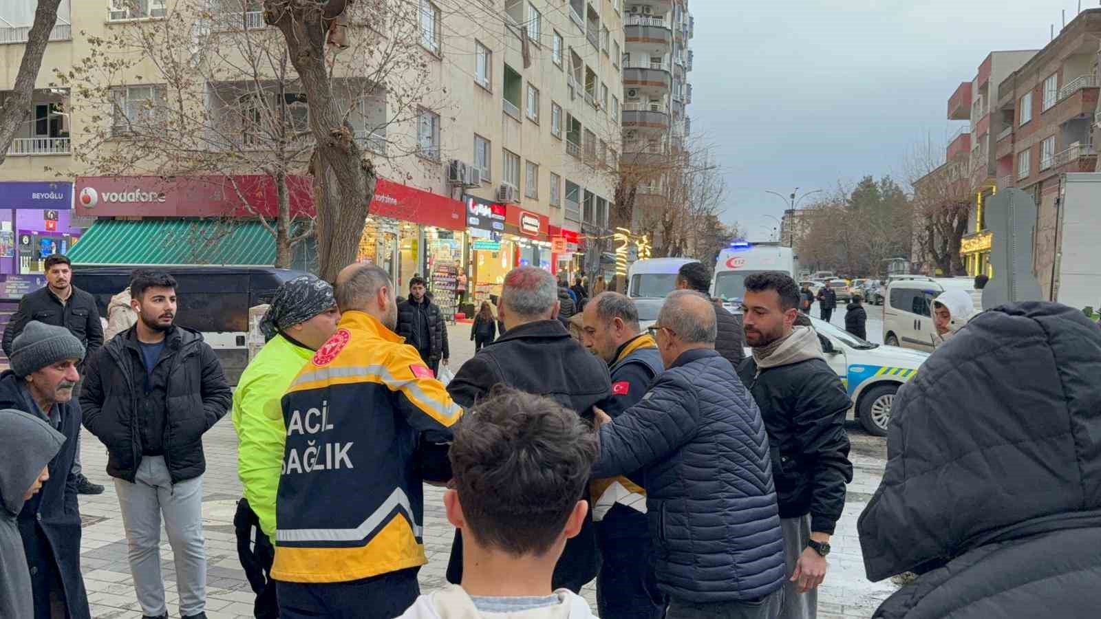 Siirt’te sokakta dengesini kaybedip düşen epilepsi hastası yaralandı
