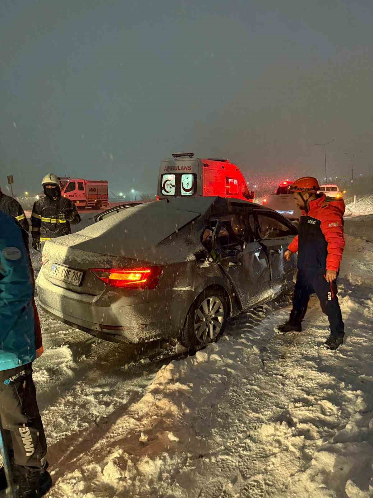 Siirt’te yol çalışması yapan araç ile otomobil çarpıştı: 1 ölü, 4 yaralı
