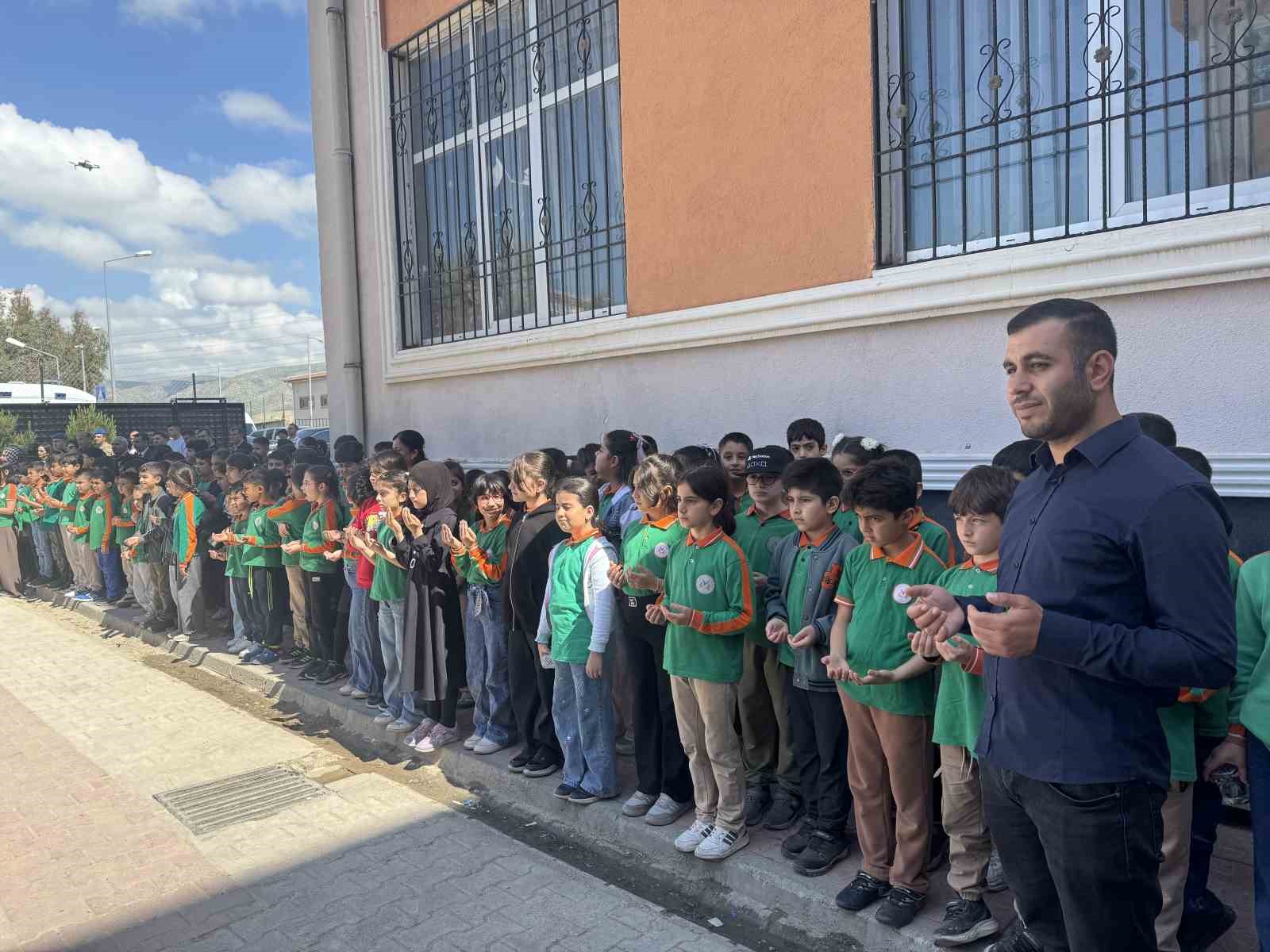 Silah arkadaşları Şehit Astsubay Mehmet Gündüz’ün adını kütüphanede yaşatıyor
