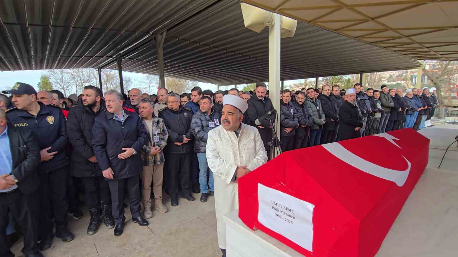 Silahını temizlerken hayatını kaybeden polis memuru Zonguldak’ta son yolculuğuna uğurlandı

