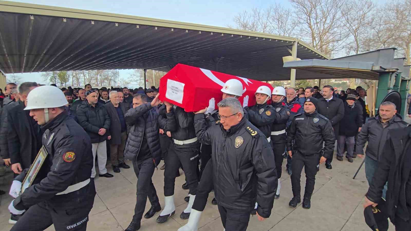 Silahını temizlerken hayatını kaybeden polis memuru Zonguldak’ta son yolculuğuna uğurlandı
