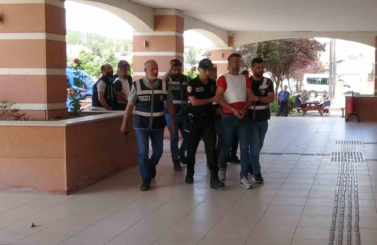 Silahla vurulan vatandaşa yerde yatarken tekme atan sanığa müebbet hapis cezası
