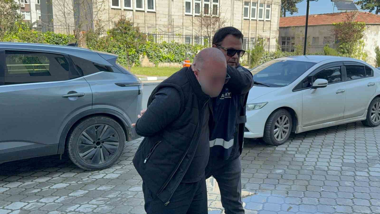 Silahla yaralamadan aranan şahıs çelik yelekle yakalandı
