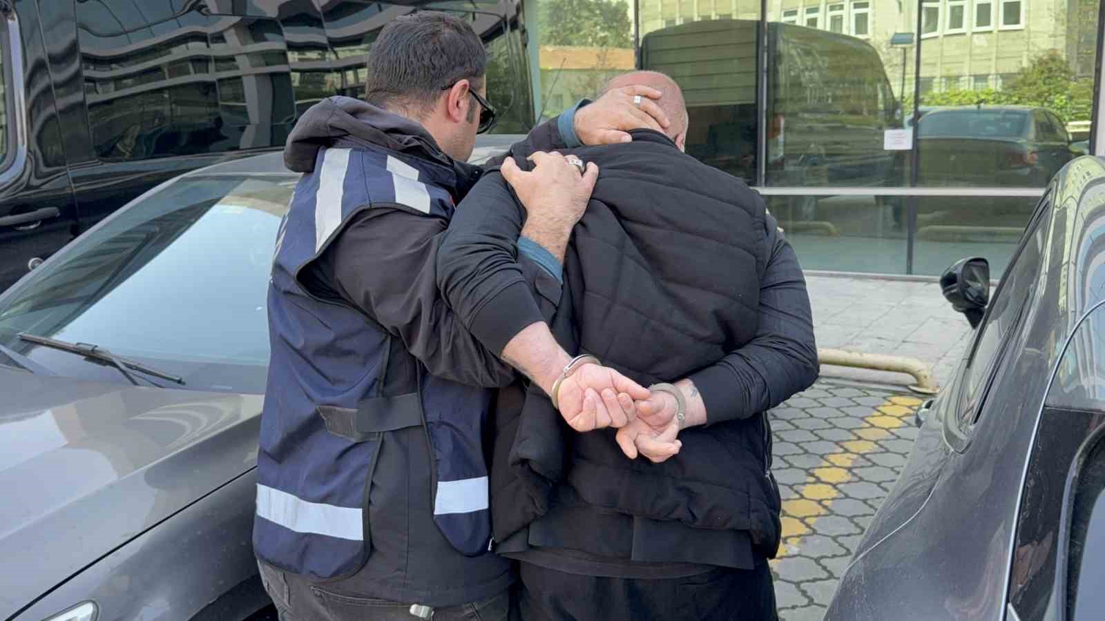 Silahla yaralamadan aranan şahıs çelik yelekle yakalandı
