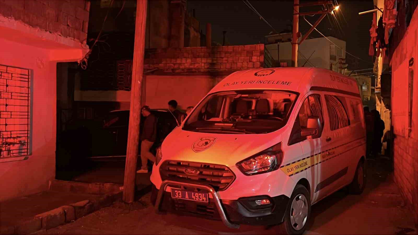 Silahlı kavgada evinin önünde duran genç kadın başından vurularak hayatını kaybetti
