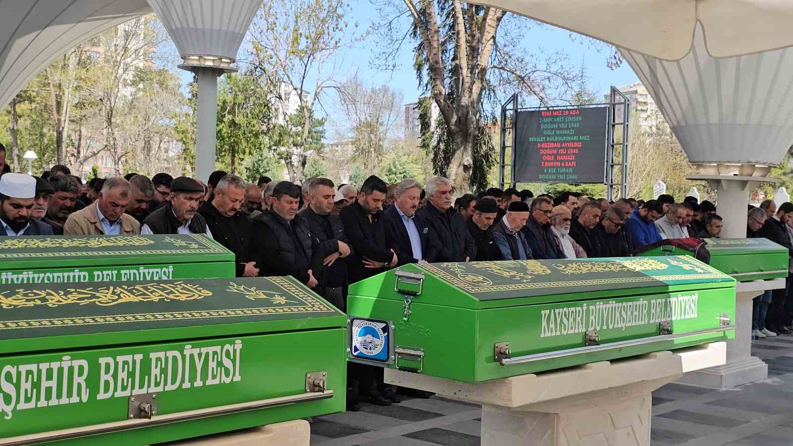 Silahlı kavgada hayatını kaybeden adam toprağa verildi
