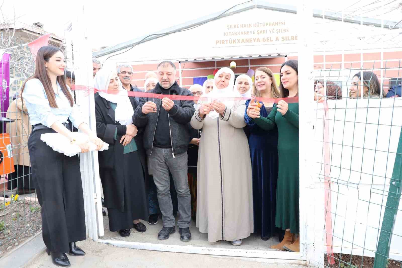 Şilbe Halk Kütüphanesi hizmete açıldı
Şilbe Halk Kütüphanesi hizmete açıldı