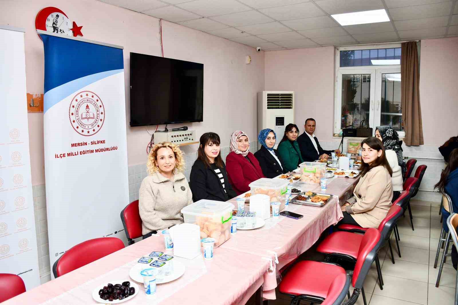 Silifke’de cumhuriyet savcıları öğrencilerle iftarda buluştu
