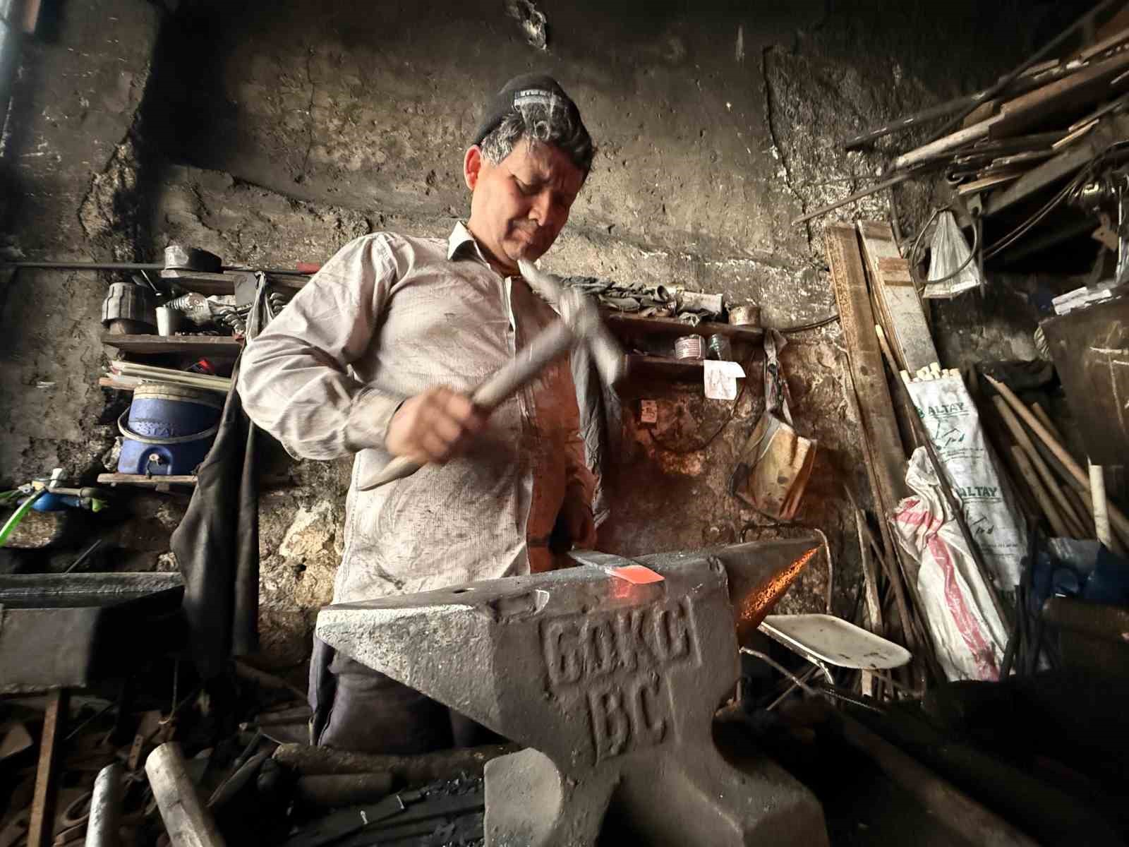 Silifke’de demircilik mesleği yok olmak üzere
Silifke’de demircilik mesleği yok olmak üzere