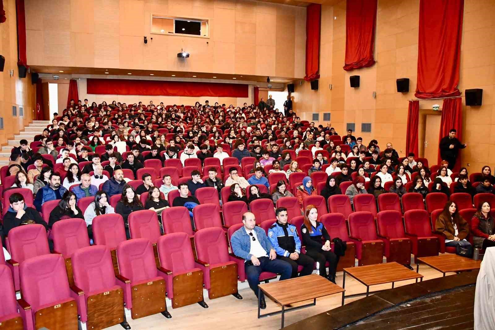 Silifke’de öğrenciler IBAN dolandırıcılığına karşı bilgilendirildi
