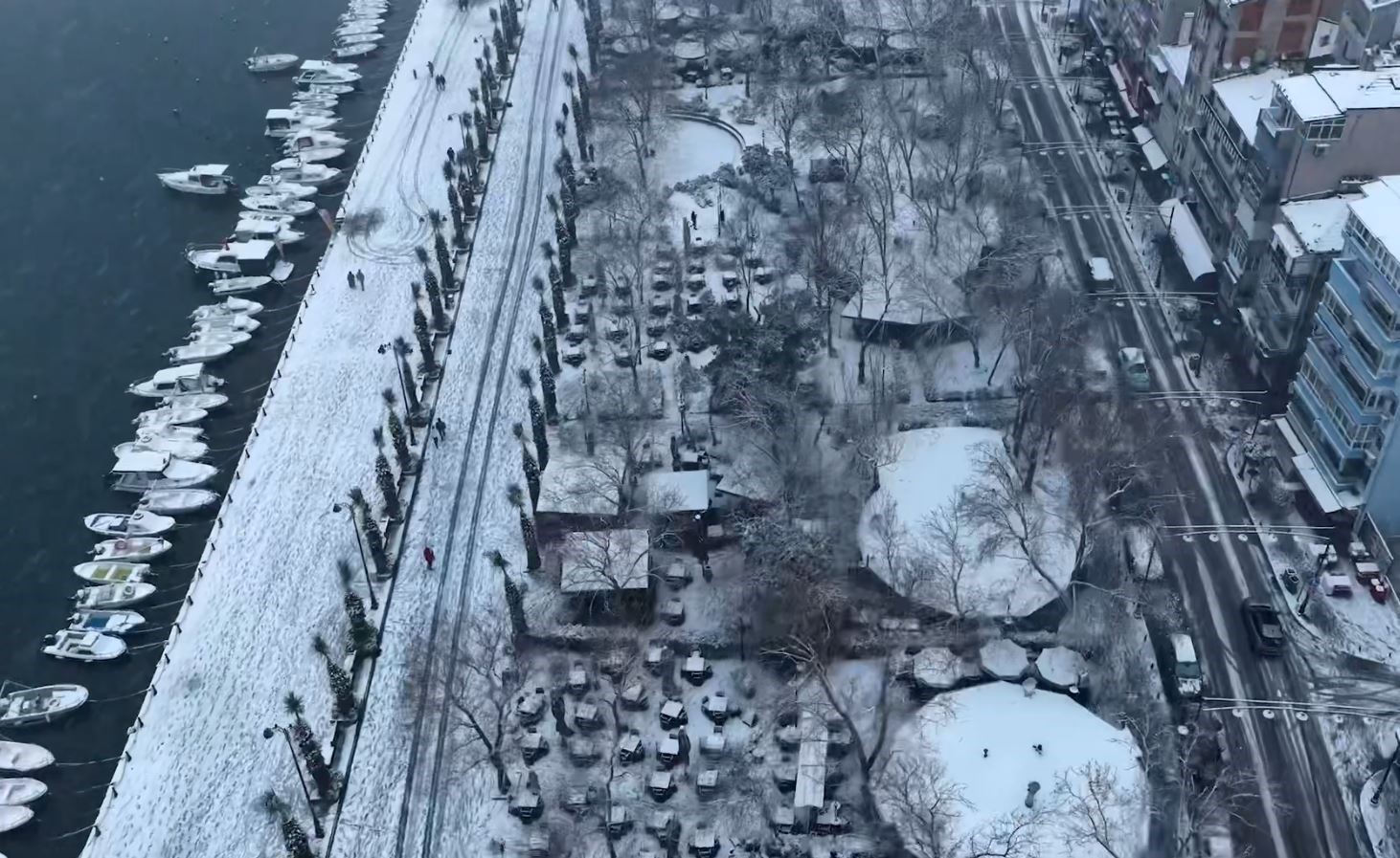 Silivri beyaz örtü ile kaplandı: Kar yağışı havadan görüntülendi
