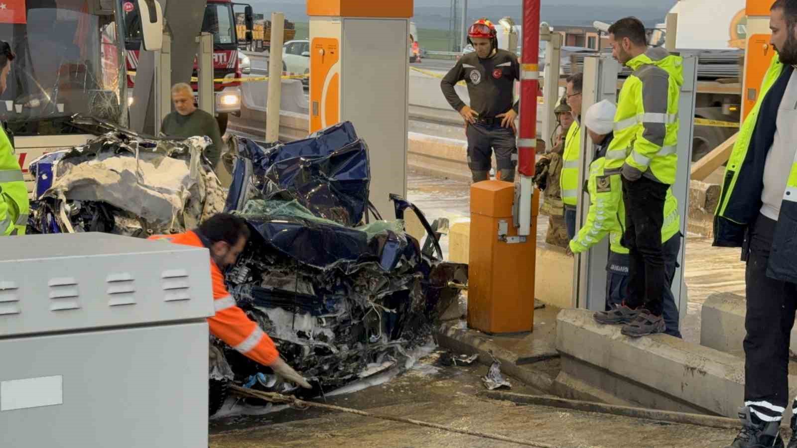 Silivri Kuzey Marmara gişelerinde feci kaza: 2 ölü, 1 ağır yaralı
