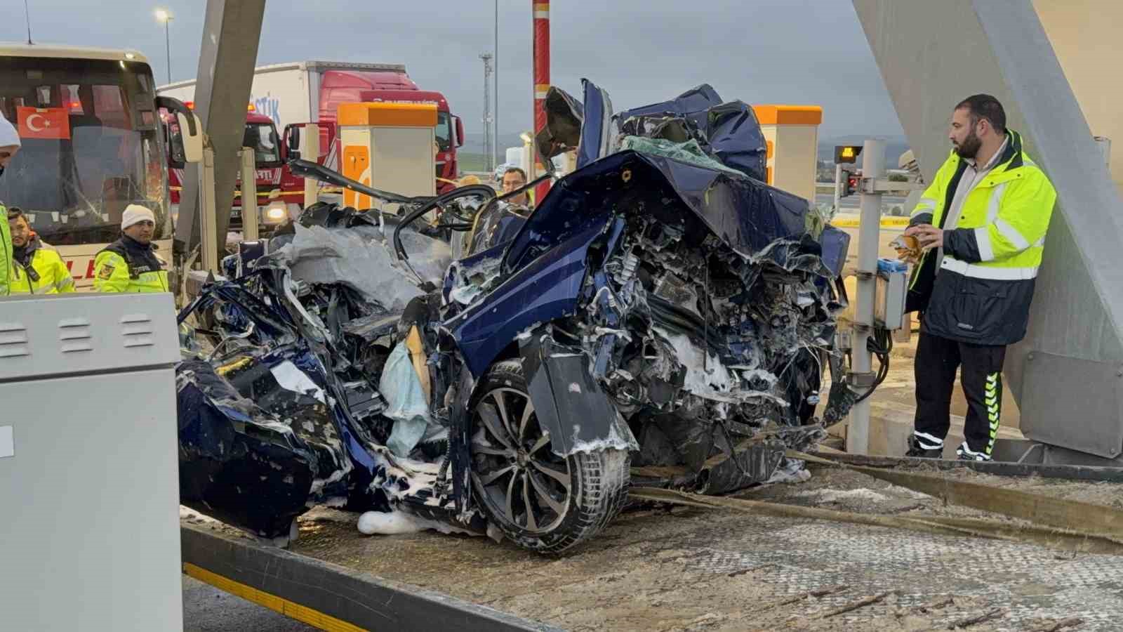 Silivri Kuzey Marmara gişelerinde feci kaza: 2 ölü, 1 ağır yaralı
