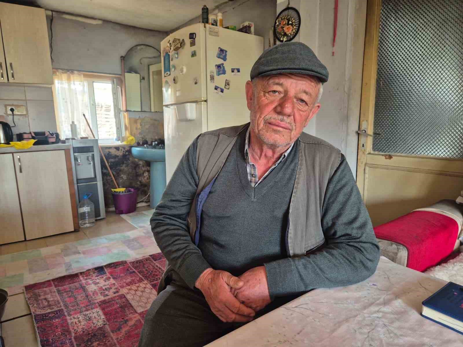 Silivri’de çiftçi kahvede içtiği içecek sonrası soyuldu iddiası
Silivri’de çiftçi kahvede içtiği içecek sonrası soyuldu iddiası