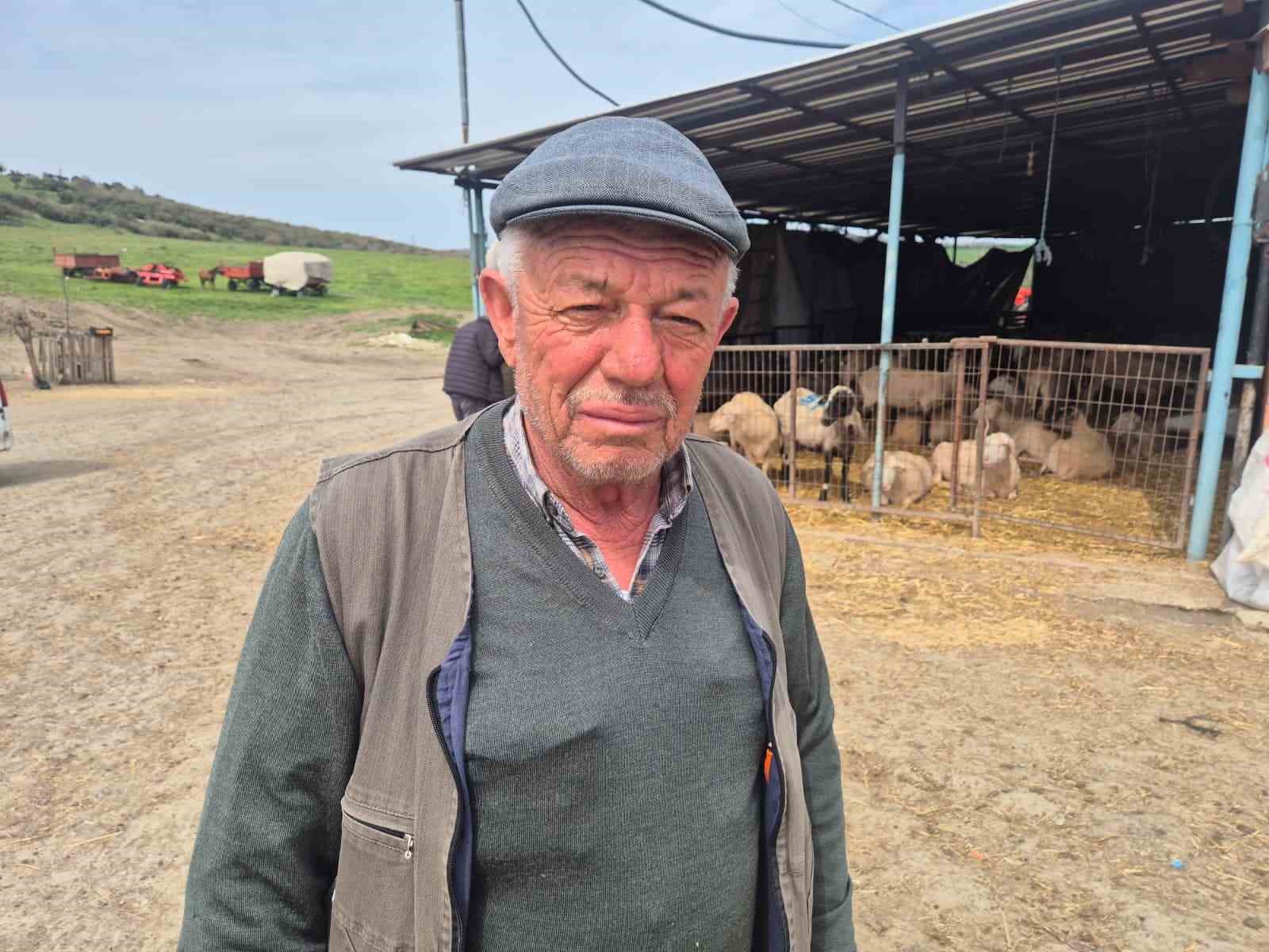 Silivri’de çiftçi kahvede içtiği içecek sonrası soyuldu iddiası
Silivri’de çiftçi kahvede içtiği içecek sonrası soyuldu iddiası