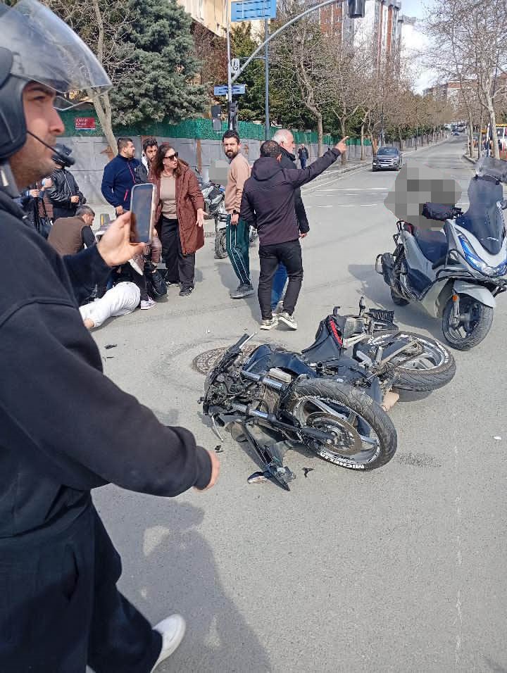Silivri’de ışık ihlali yapan otomobil sürücüsü, motosikletle çarpıştı
