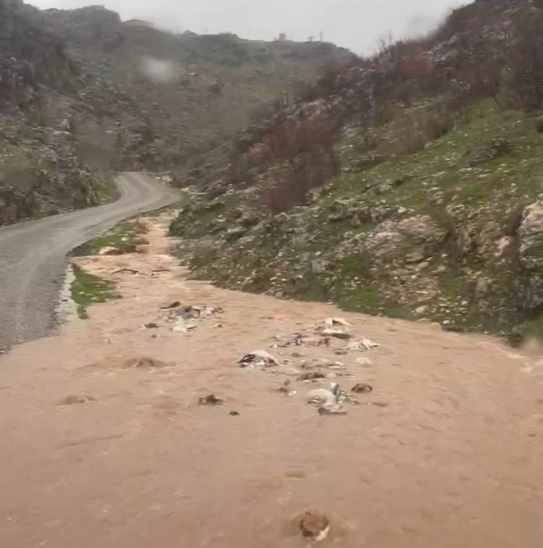 Silvan’da sağanak taşkınlara neden oldu
