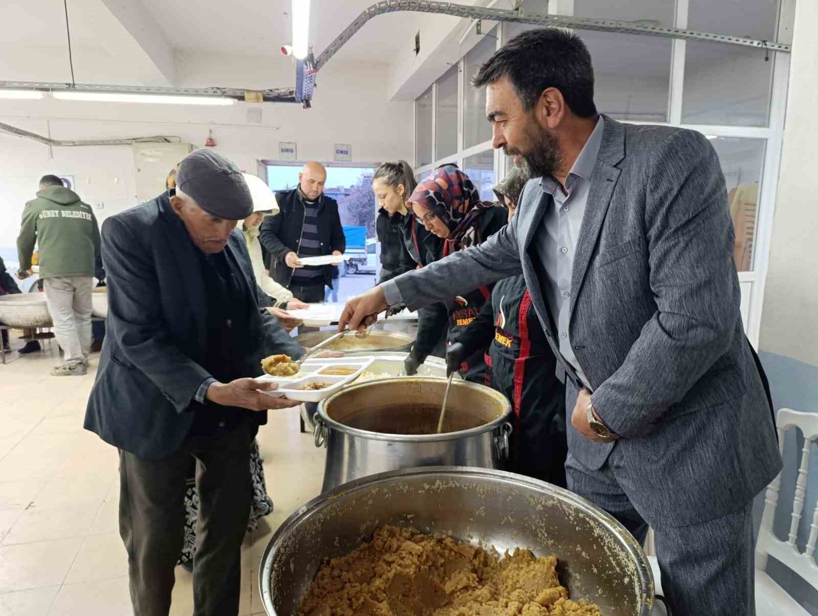 Simav Güney Beldesinde 750 kişilik gönül sofrası kuruldu
