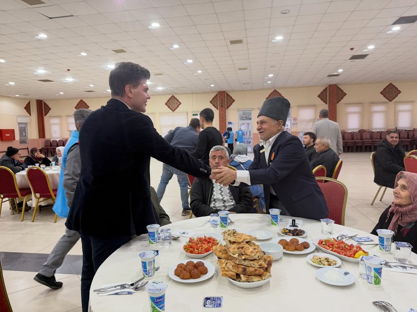 Simav Kaymakamı Karaloğlu, şehit yakınları ve gazilerle iftarda buluştu
