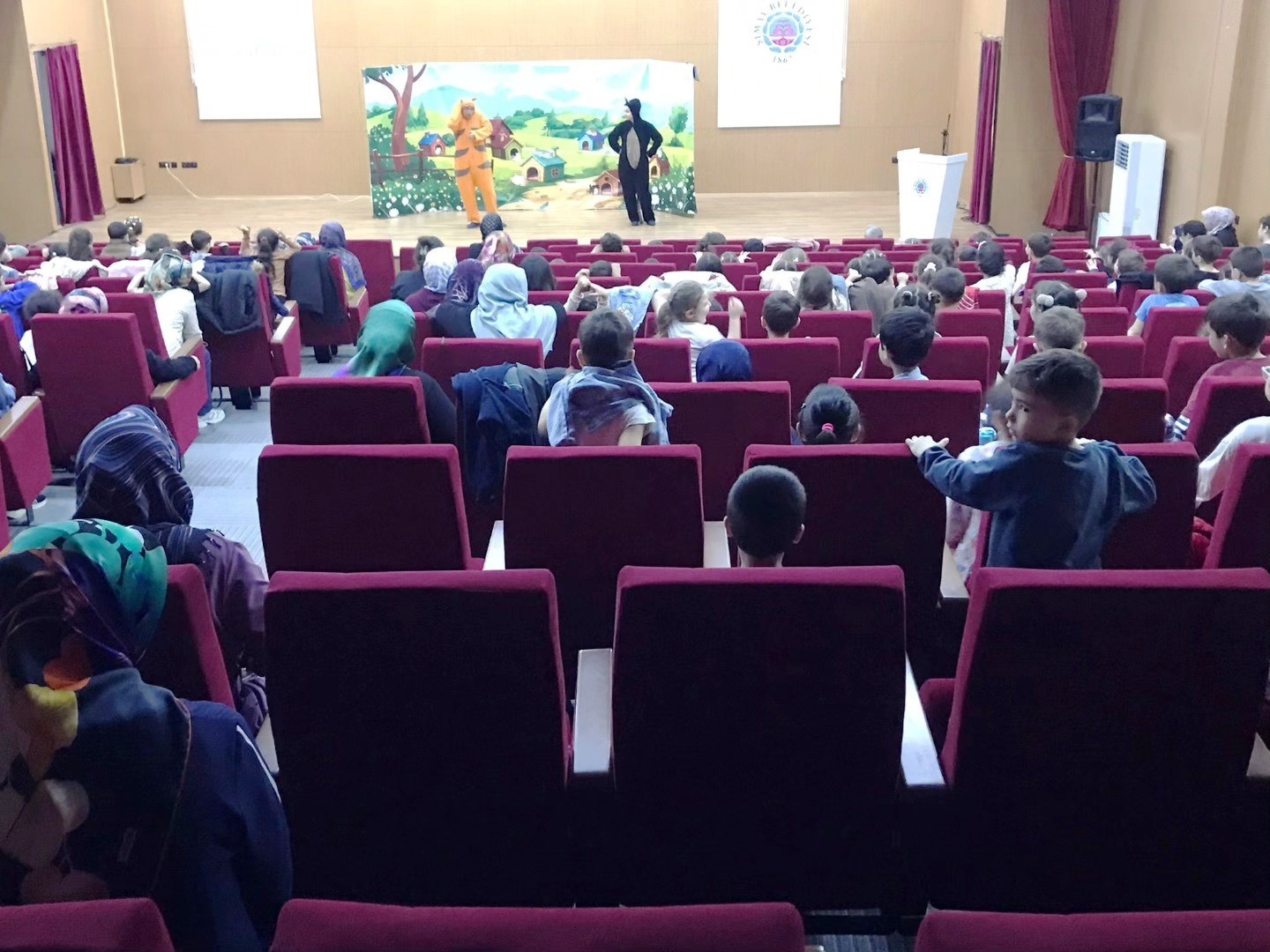 Simav’da 4-6 yaş Kur’an kursu öğrencileri tiyatroyla buluştu
