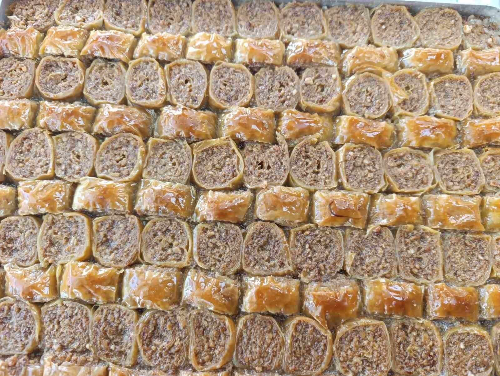 Simav’da bayram öncesi baklava satışlarında yoğunluk yaşanıyor
