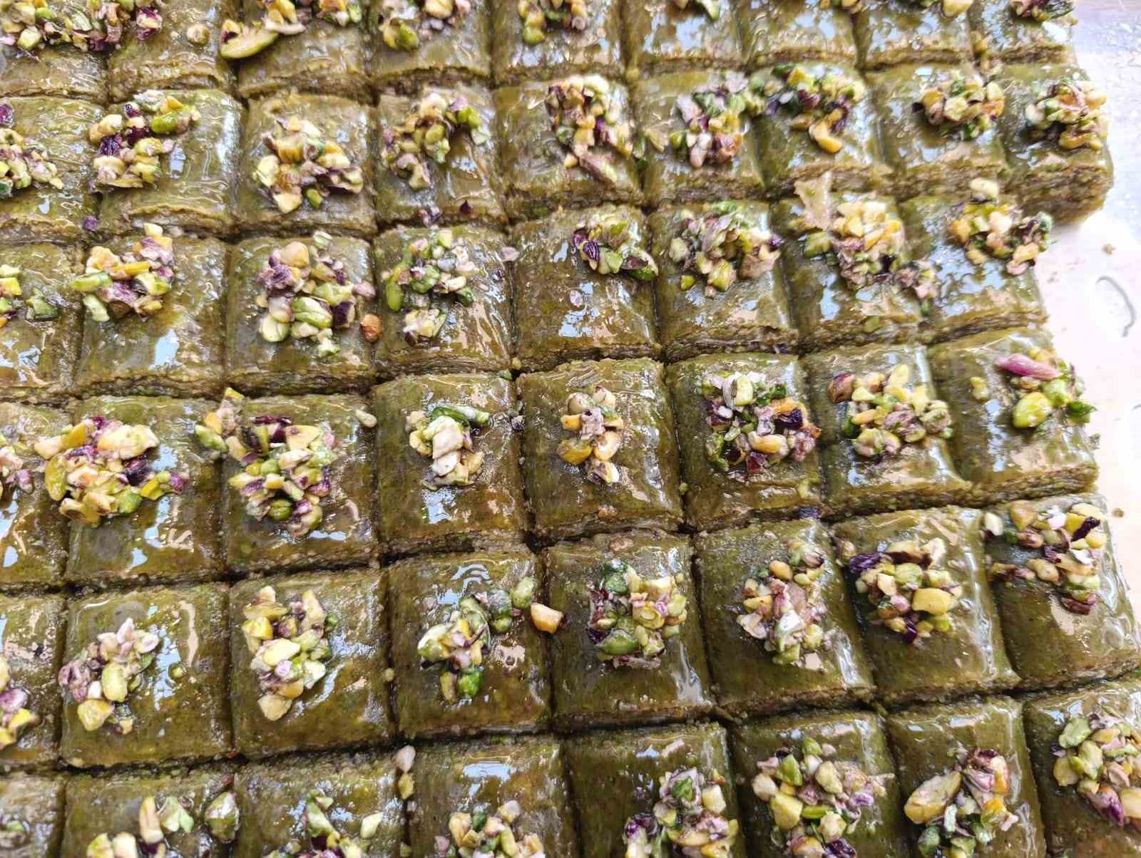 Simav’da bayram öncesi baklava satışlarında yoğunluk yaşanıyor
