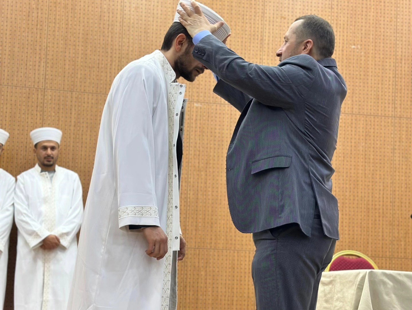 Simav’da yeni din görevlilerine cübbe ve sarık giydirildi
