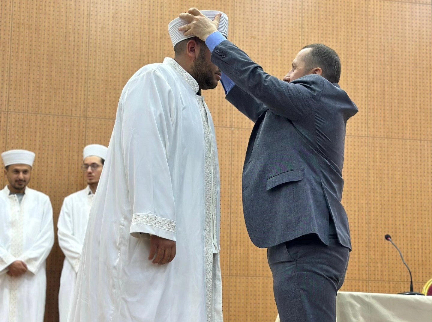 Simav’da yeni din görevlilerine cübbe ve sarık giydirildi
