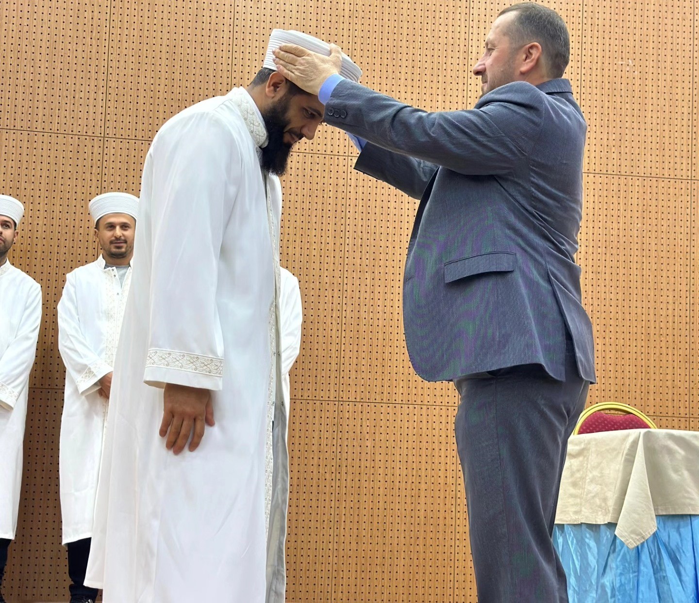 Simav’da yeni din görevlilerine cübbe ve sarık giydirildi
