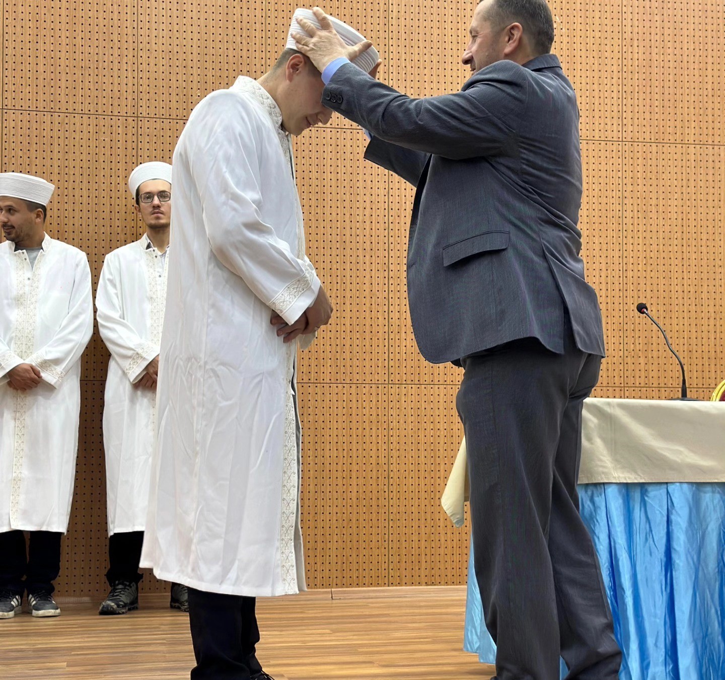 Simav’da yeni din görevlilerine cübbe ve sarık giydirildi
