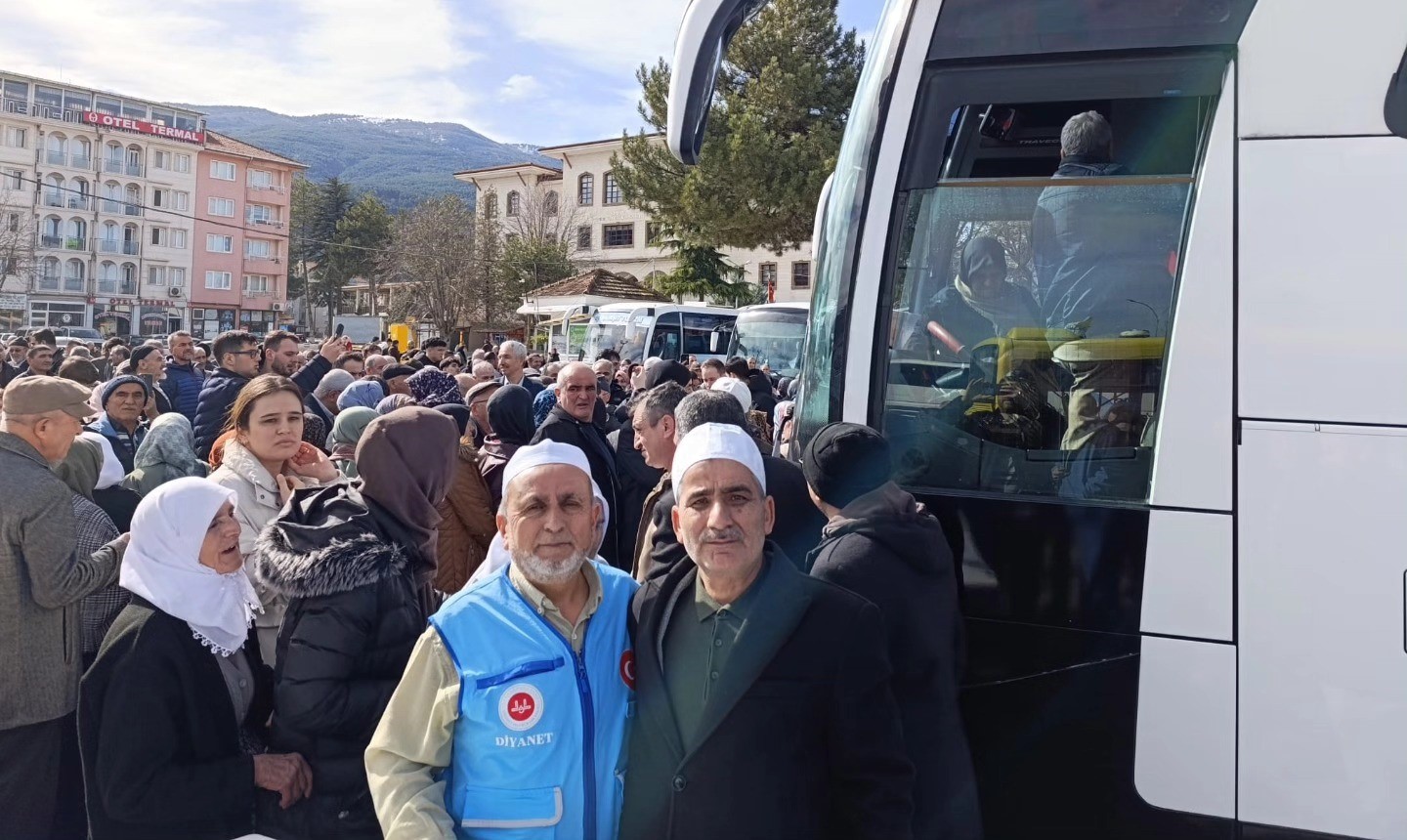 Simav’dan 43 Ramazan ayı umrecisi dualarla uğurlandı
