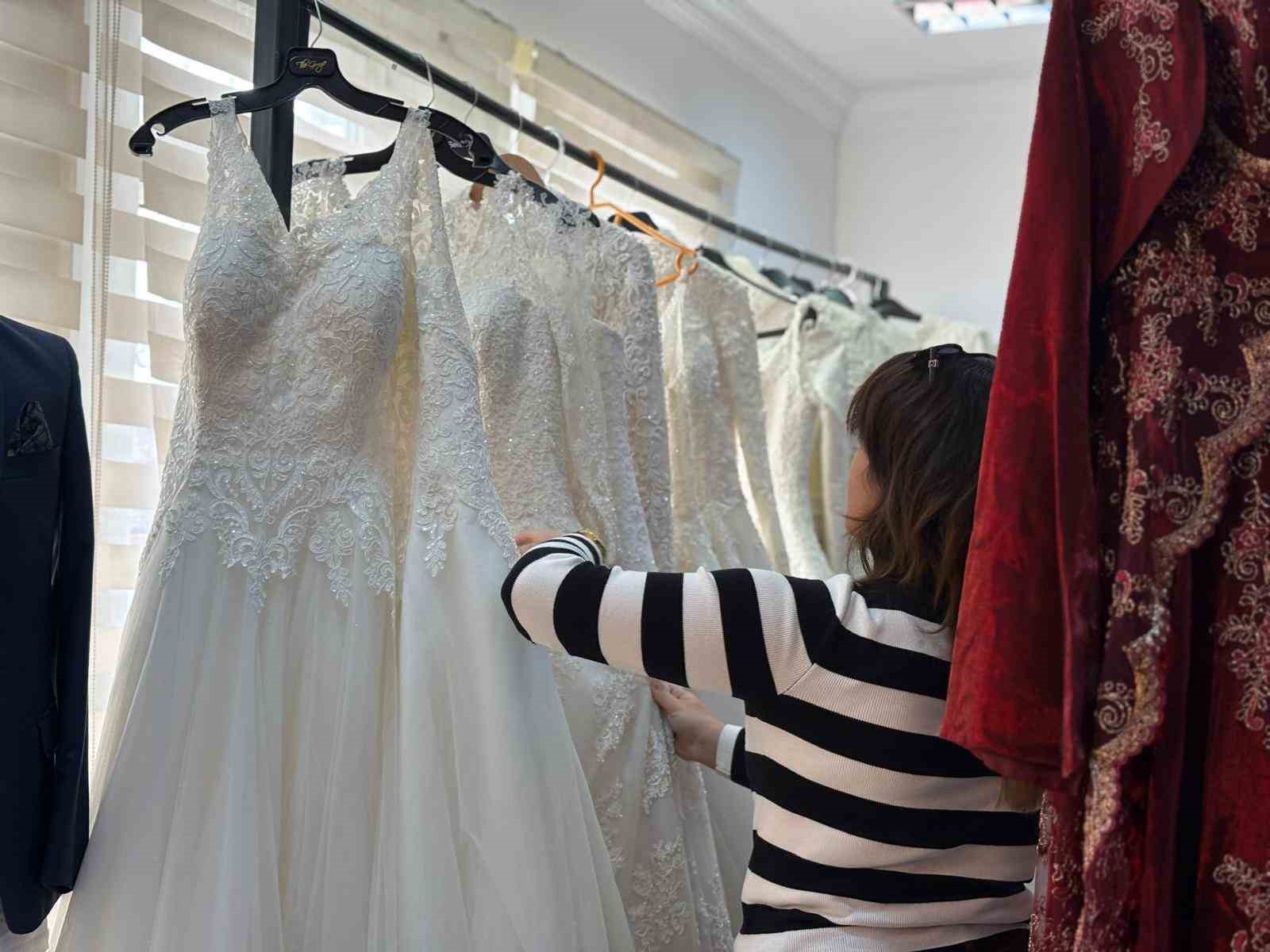 Sincan Belediyesi’nden ihtiyaç sahibi çiftlere gelinlik desteği
