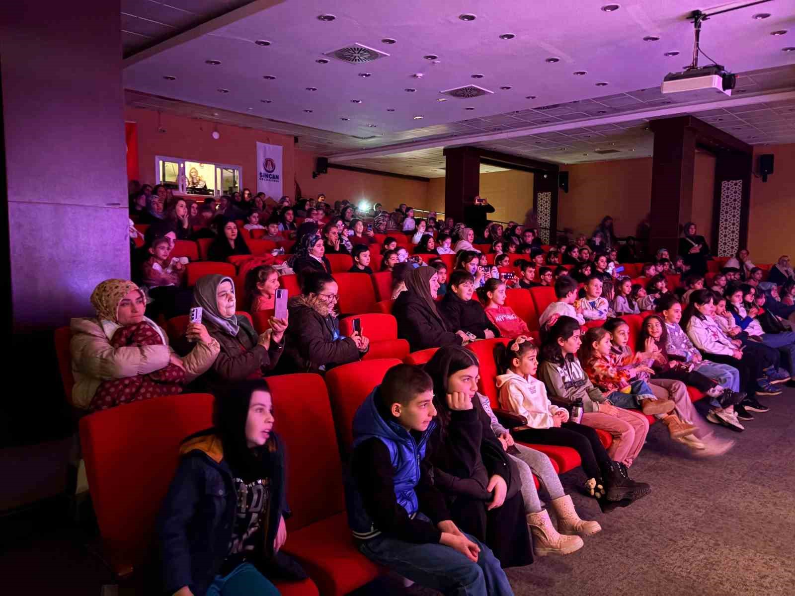 Sincan Belediyesi’nden tiyatro şöleni
