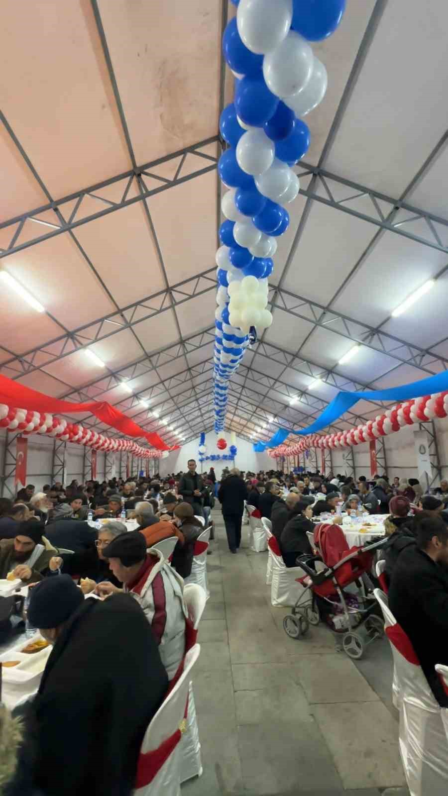Sincan’da iftar sofraları kuruluyor, gönüller buluşuyor
Sincan’da iftar sofraları kuruluyor, gönüller buluşuyor