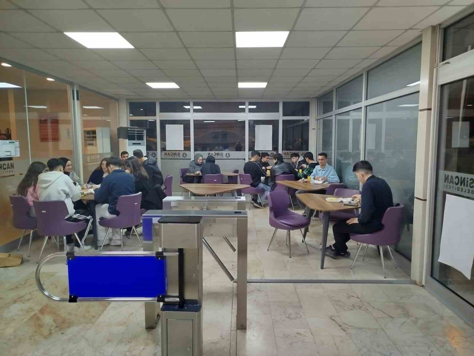 Sincanlı gençlerin ders durağı: Millet kıraathaneleri
