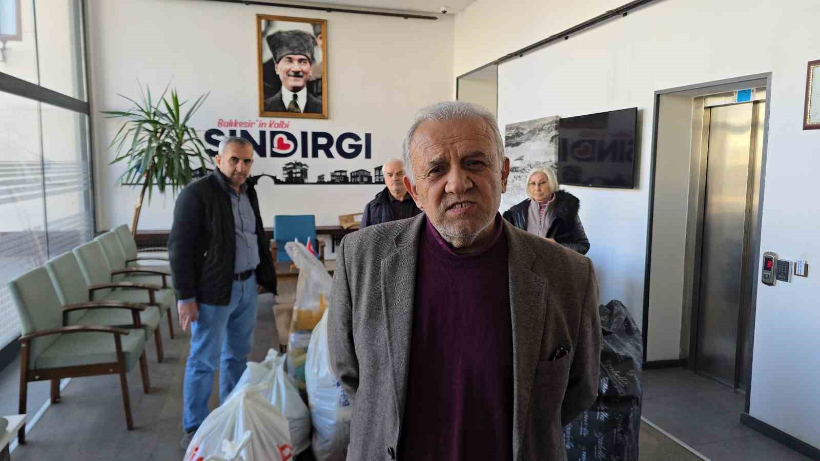 Sındırgı’da deprem yaraları "Bayram Çeki" ile sarılıyor
