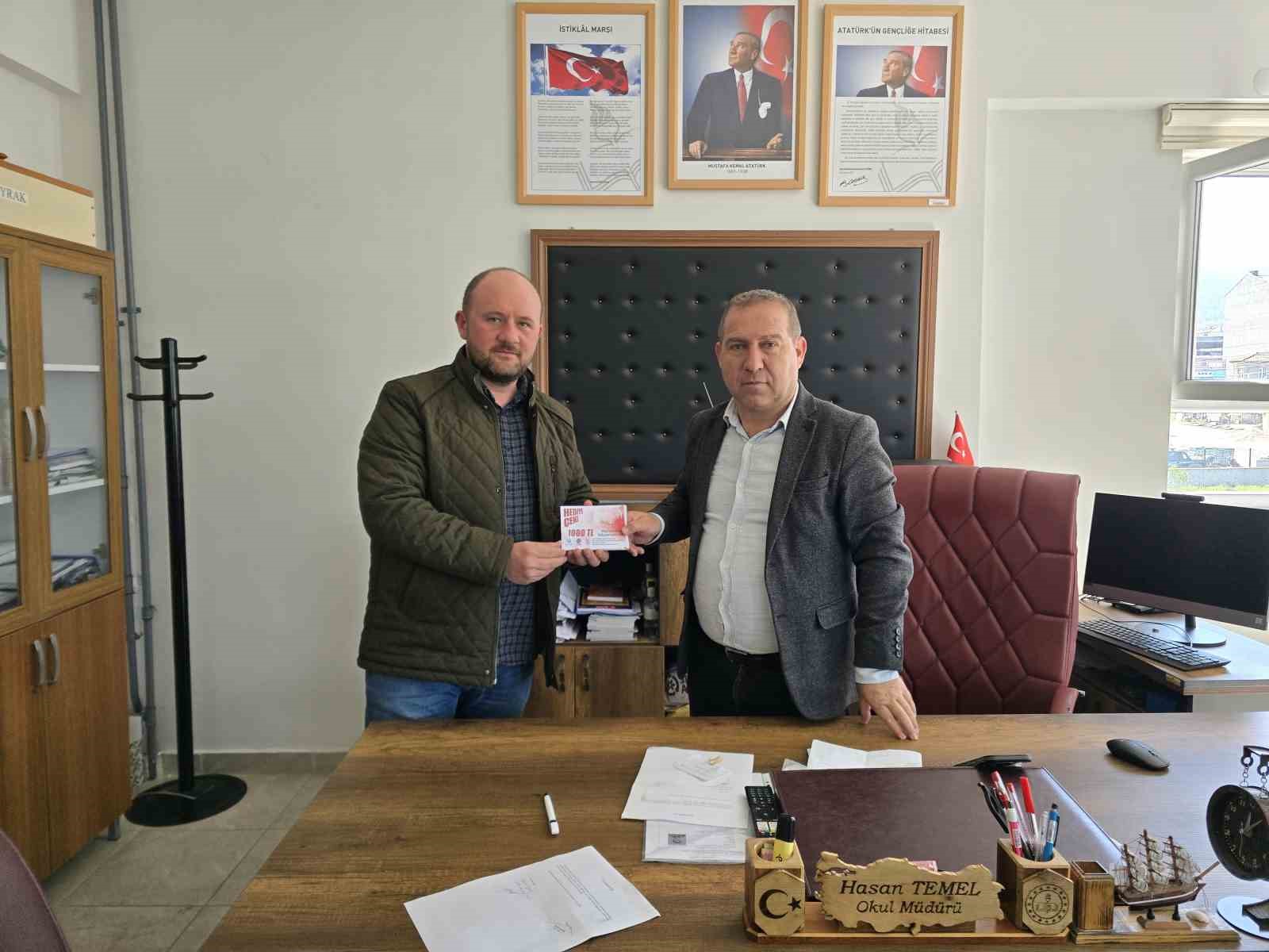 Sındırgı’da deprem yaraları "Bayram Çeki" ile sarılıyor
