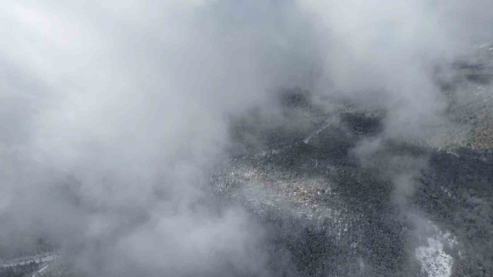 Sındırgı’da merkezde yağmur, yüksek kesimlerde kar yağışı etkili oldu
