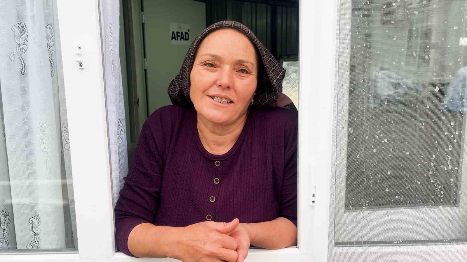 Sındırgı’nın yüksek kesimlerinde kar ve buzlanma etkisini artırdı
