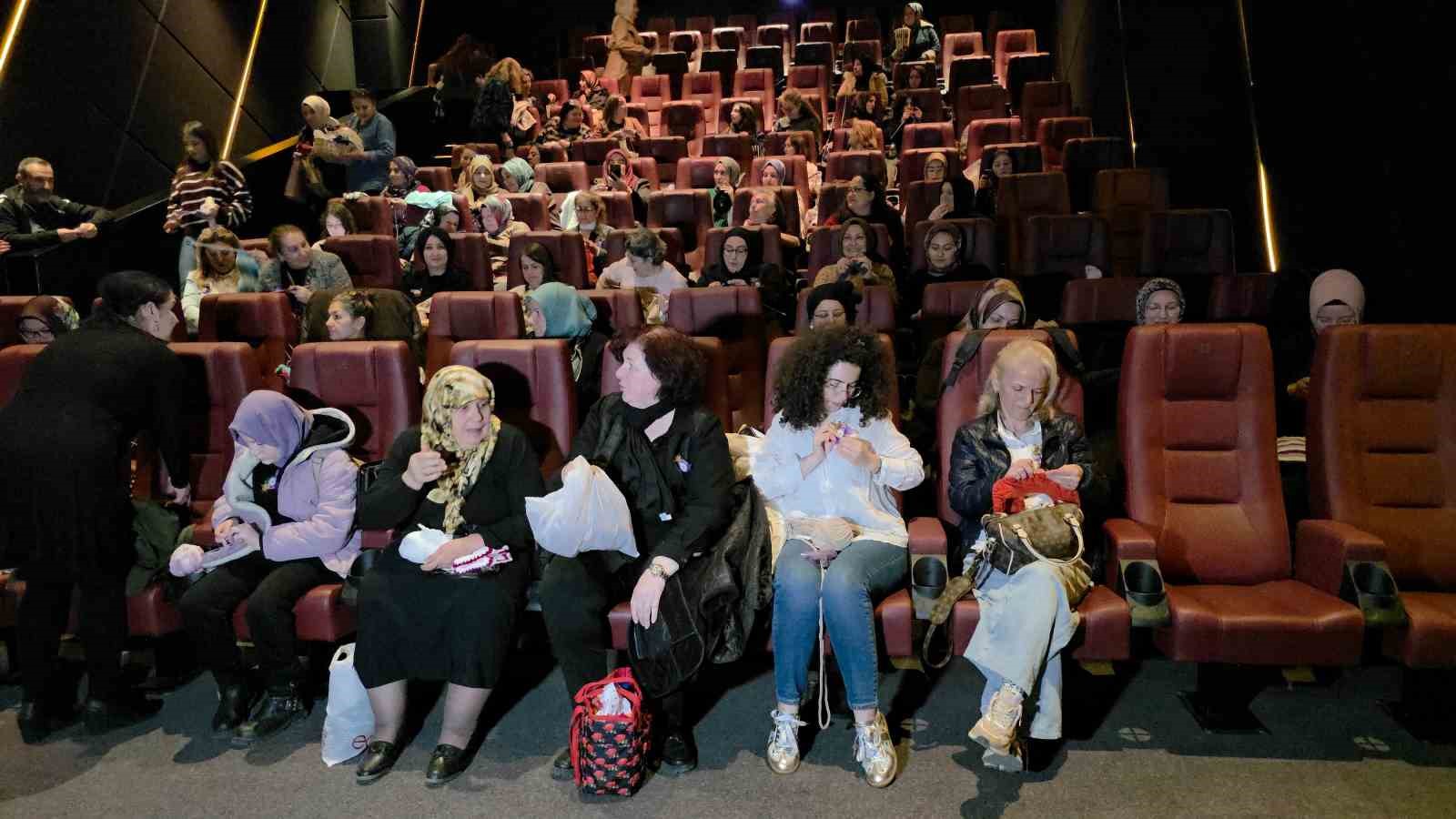 Sinemada örgü buluşması
