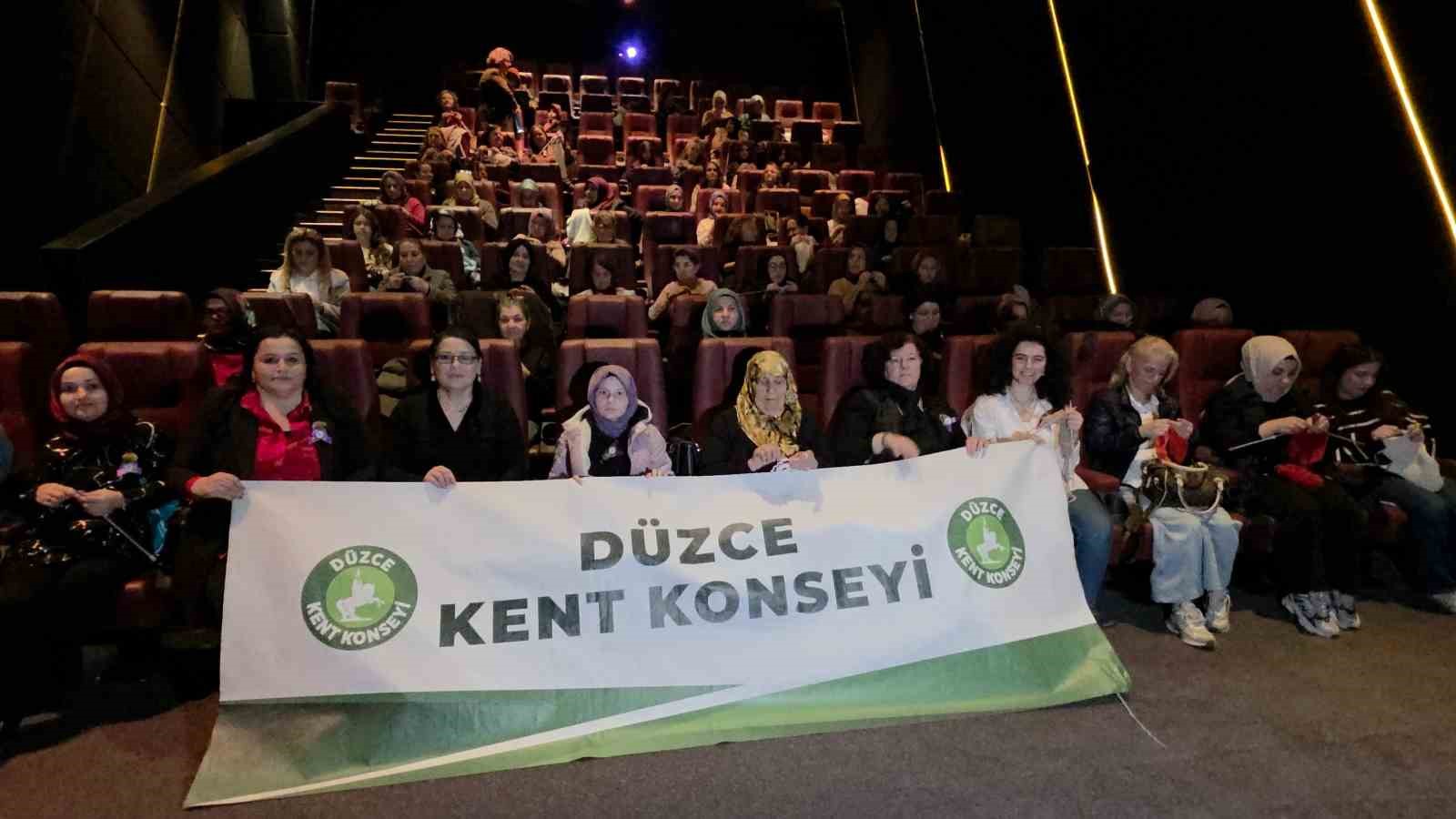 Sinemada örgü buluşması
