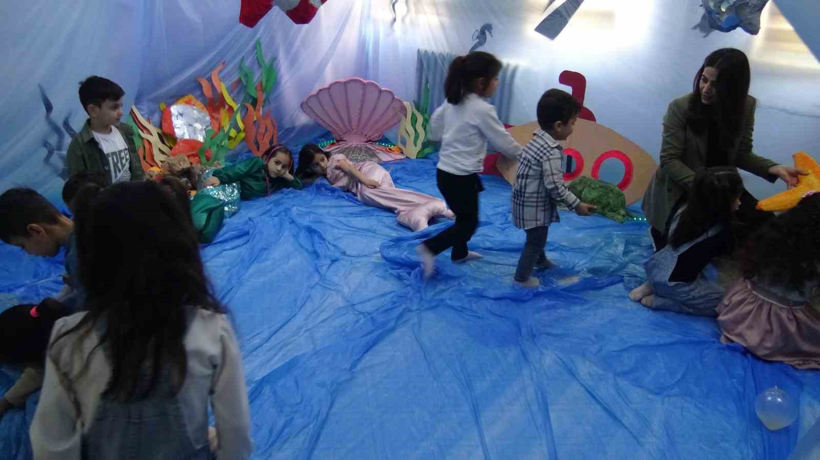 Sınıfını okyanusa çevirdi
