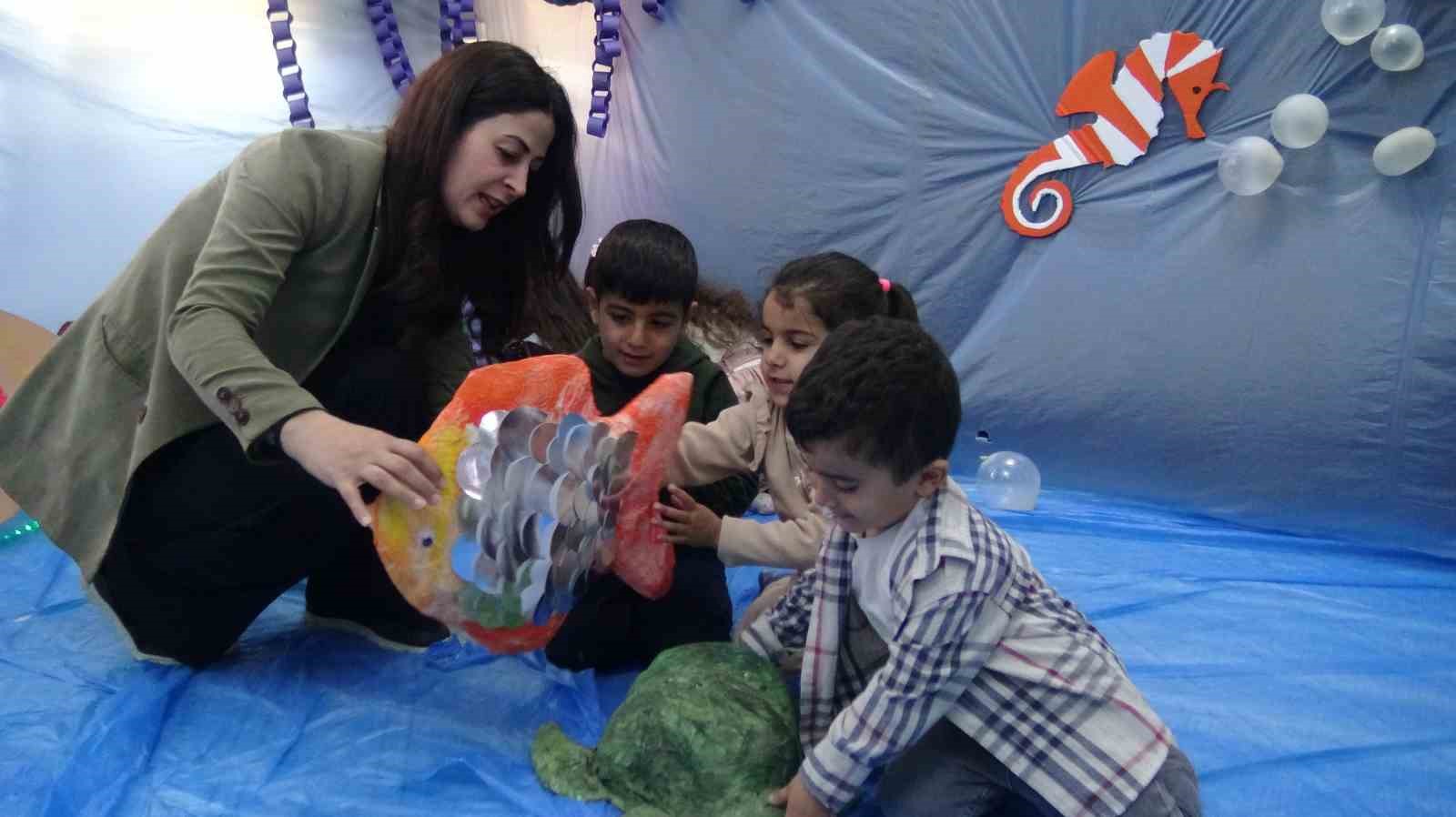 Sınıfını okyanusa çevirdi
