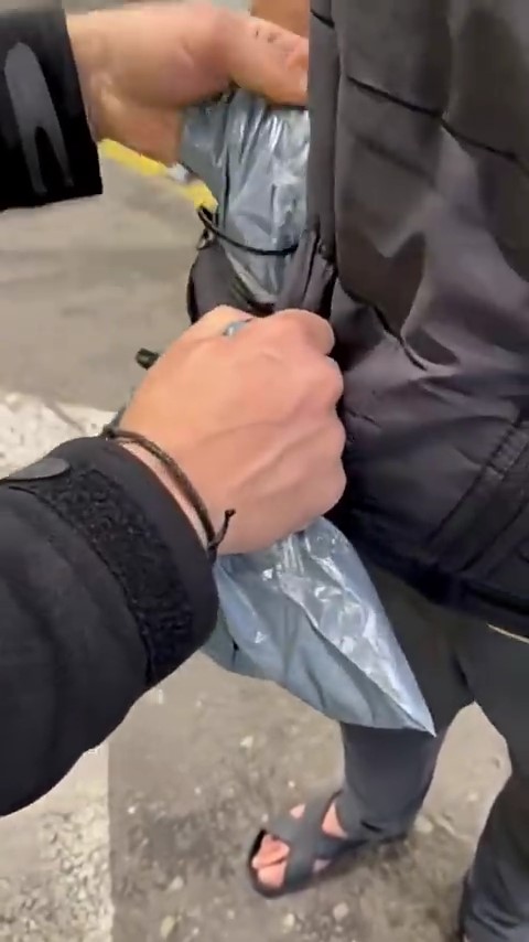 Sınır kapısında cebine sakladığı botoks maddesiyle yakalandı.
