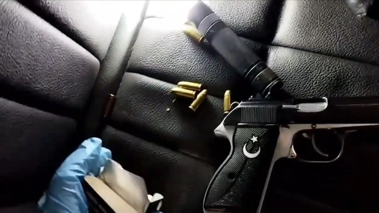 Sınırda kaçakçılık operasyonu: Minibüste silah ve mühimmat ele geçirildi
