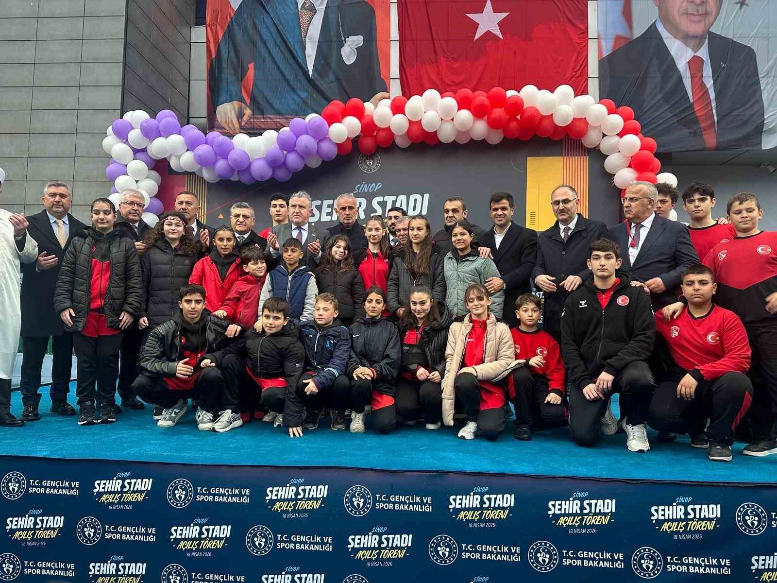 Sinop Şehir Stadı’nın açılışı yapıldı
