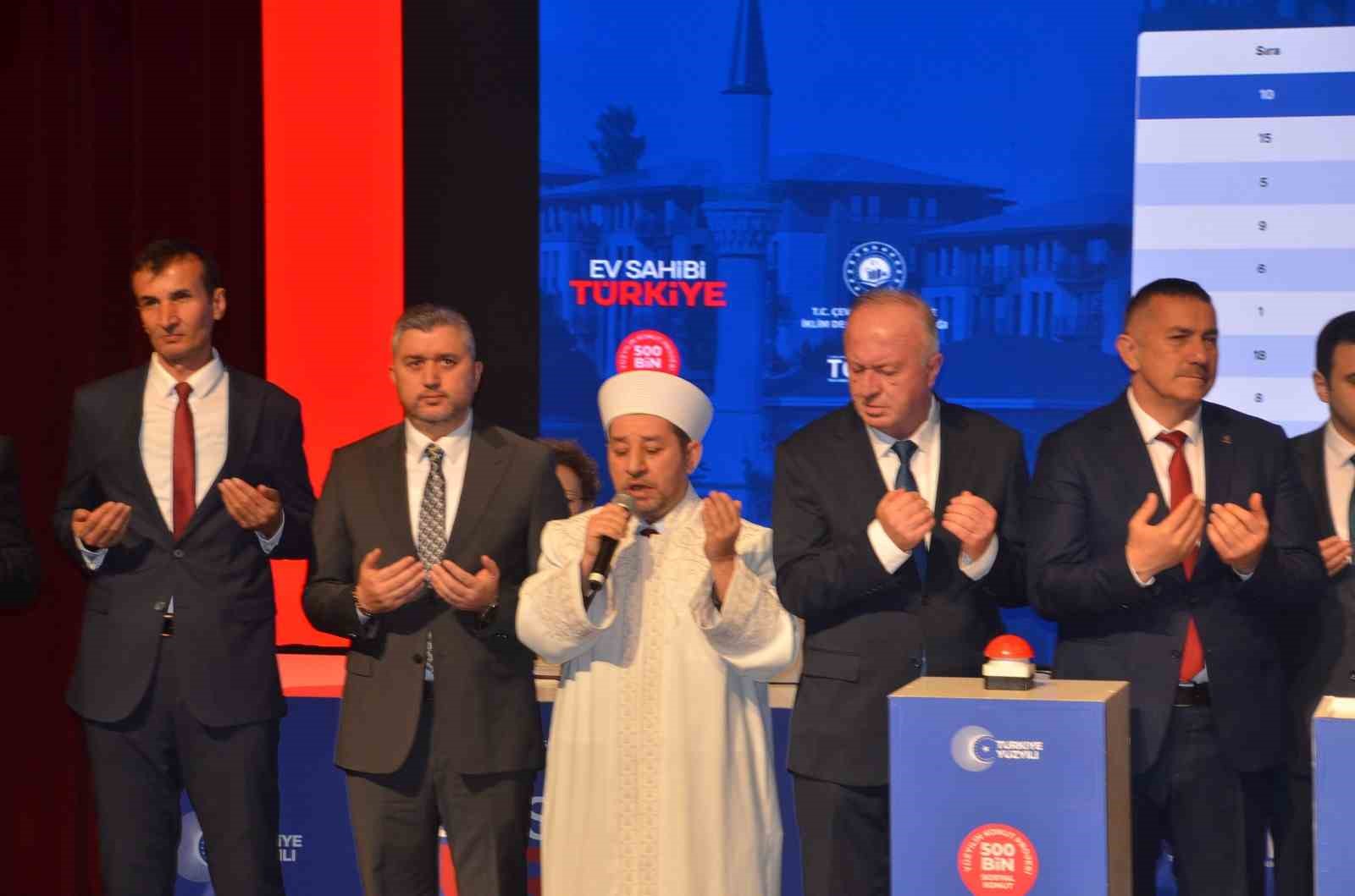 Sinop’ta 947 konutun hak sahipleri belirlendi
Sinop’ta 947 konutun hak sahipleri belirlendi